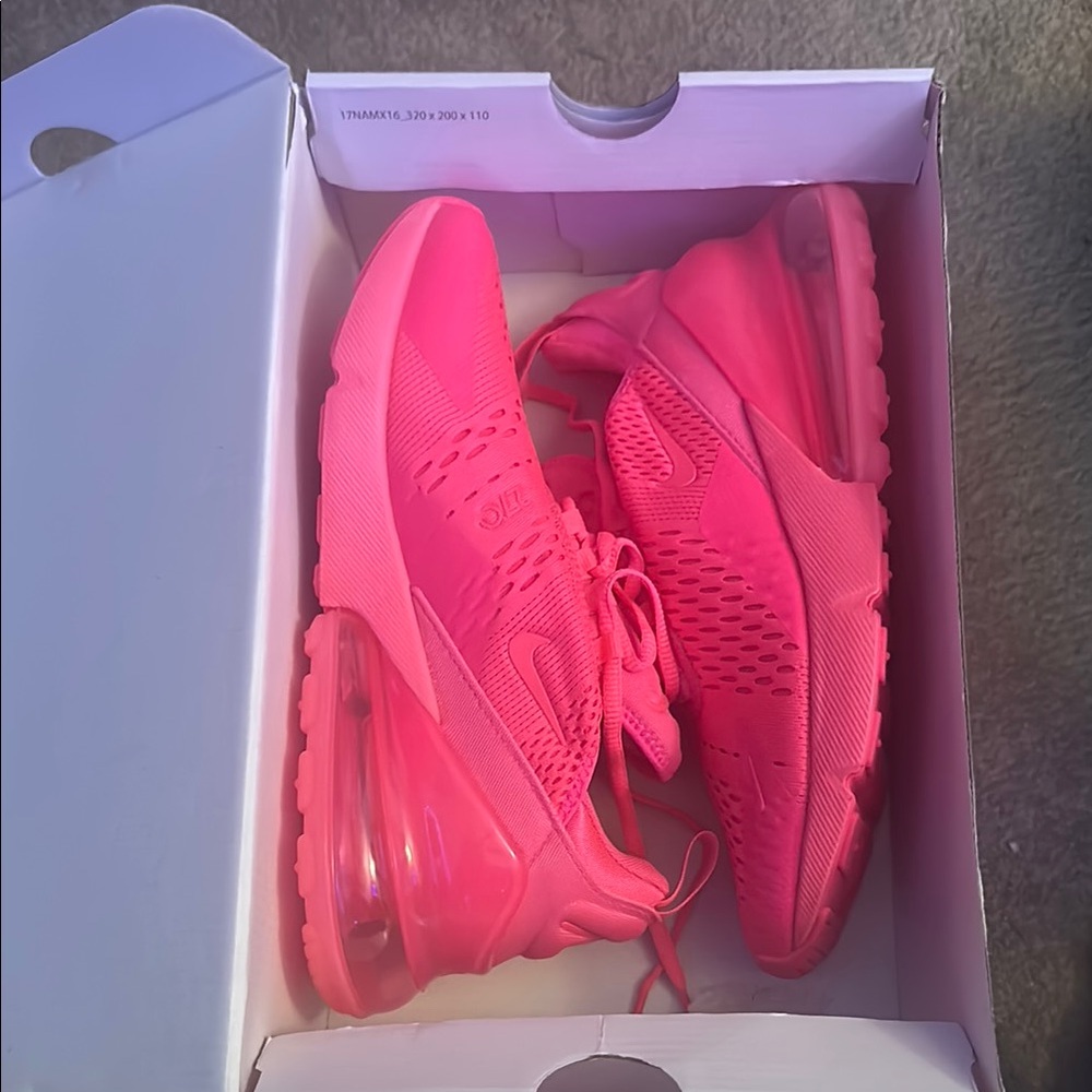 Nike Pink Air Max Sneakers Vibrant Design